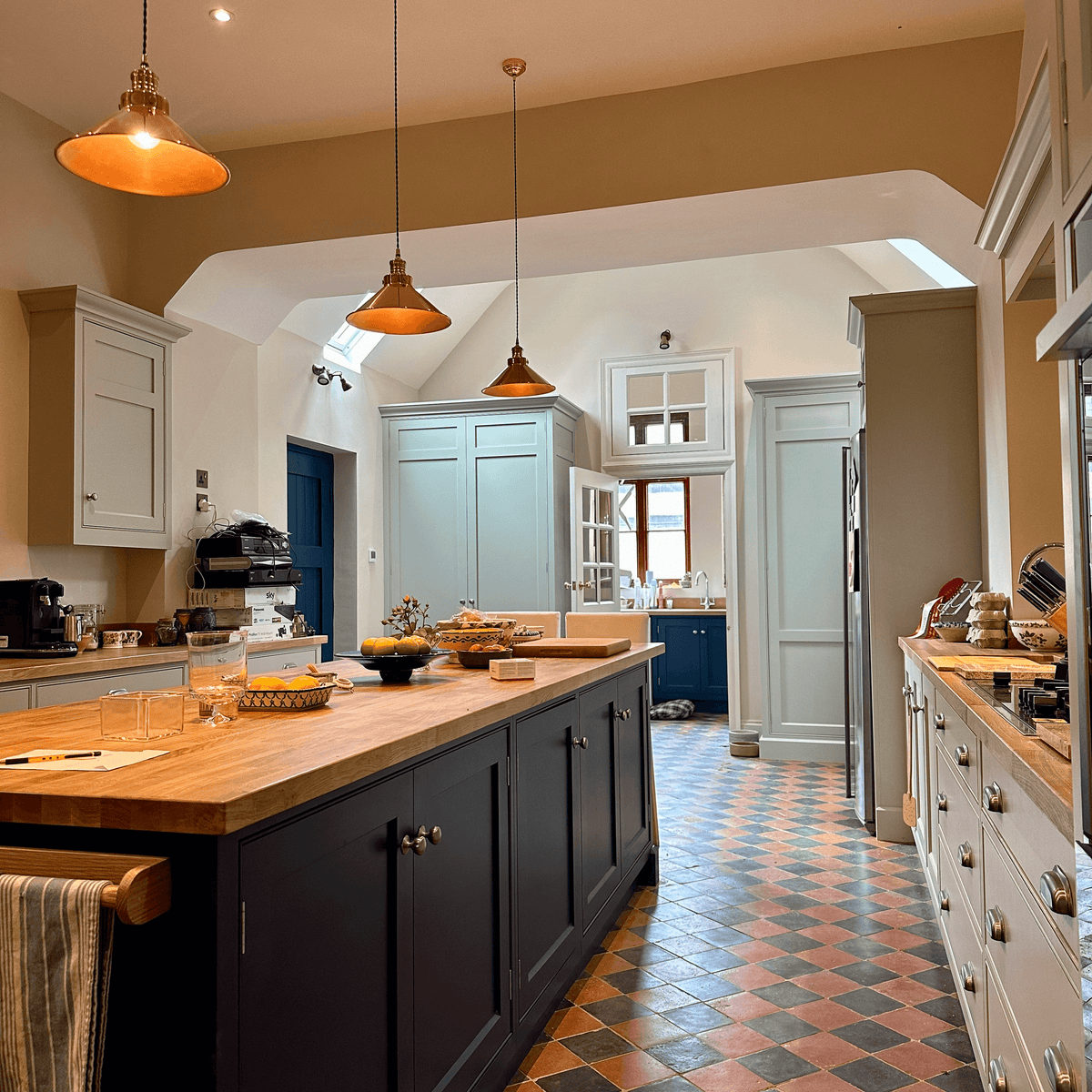 Kitchen Cabinets Benjamin Moore Horizen Grey & Champion Court